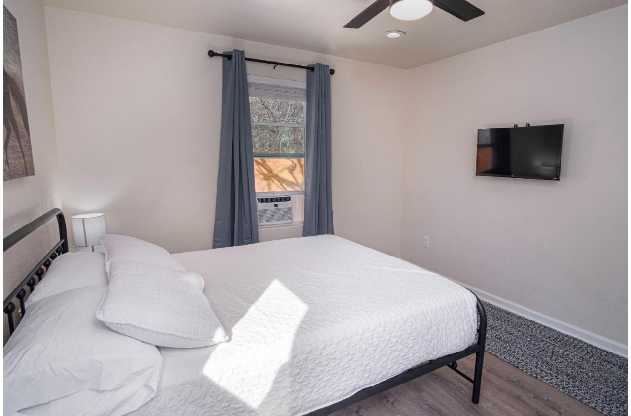 Adorable 2Br Guesthouse Close To Riverwalk And Dt San Antonio Habitación foto
