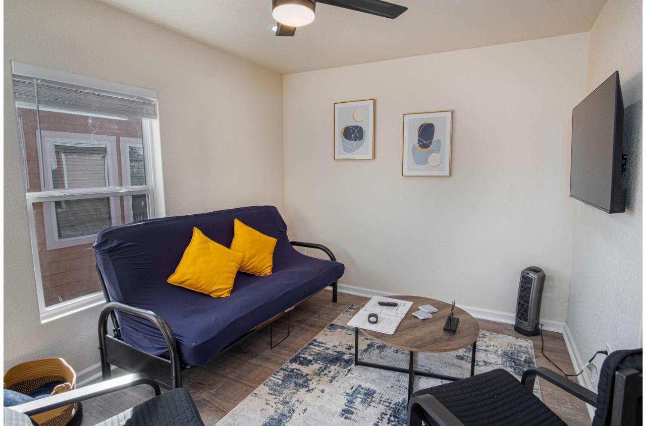 Adorable 2Br Guesthouse Close To Riverwalk And Dt San Antonio Habitación foto