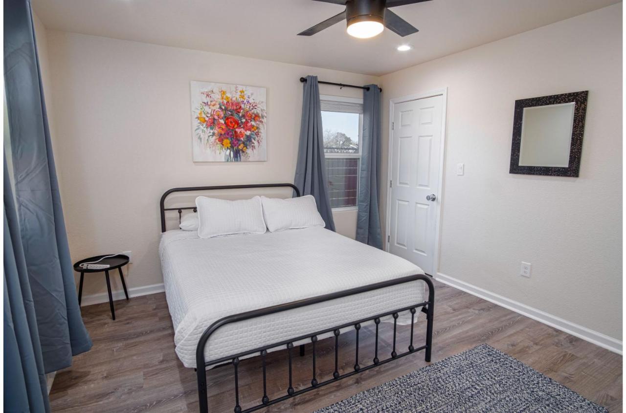 Adorable 2Br Guesthouse Close To Riverwalk And Dt San Antonio Habitación foto