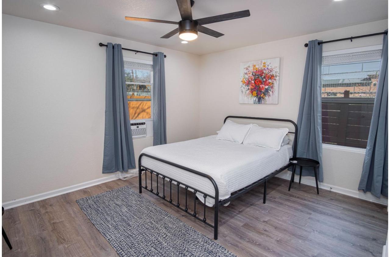 Adorable 2Br Guesthouse Close To Riverwalk And Dt San Antonio Habitación foto
